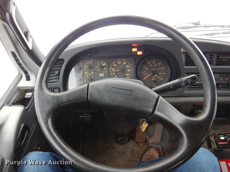 image for item DK4292 2001 Chevrolet T8500  bucket truck