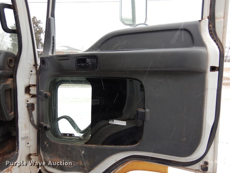 image for item DK4292 2001 Chevrolet T8500  bucket truck