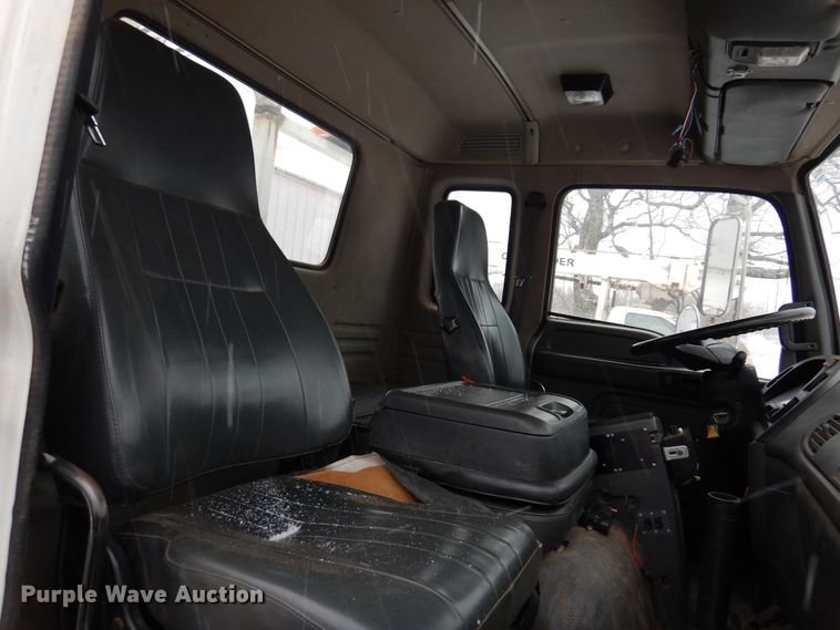 image for item DK4292 2001 Chevrolet T8500  bucket truck