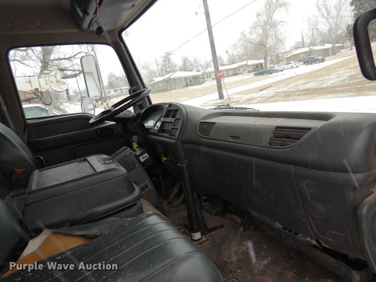 image for item DK4292 2001 Chevrolet T8500  bucket truck