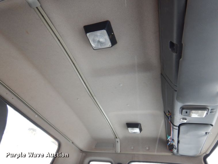 image for item DK4292 2001 Chevrolet T8500  bucket truck