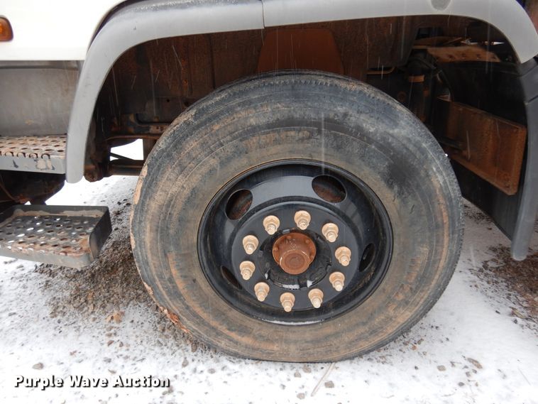 image for item DK4292 2001 Chevrolet T8500  bucket truck