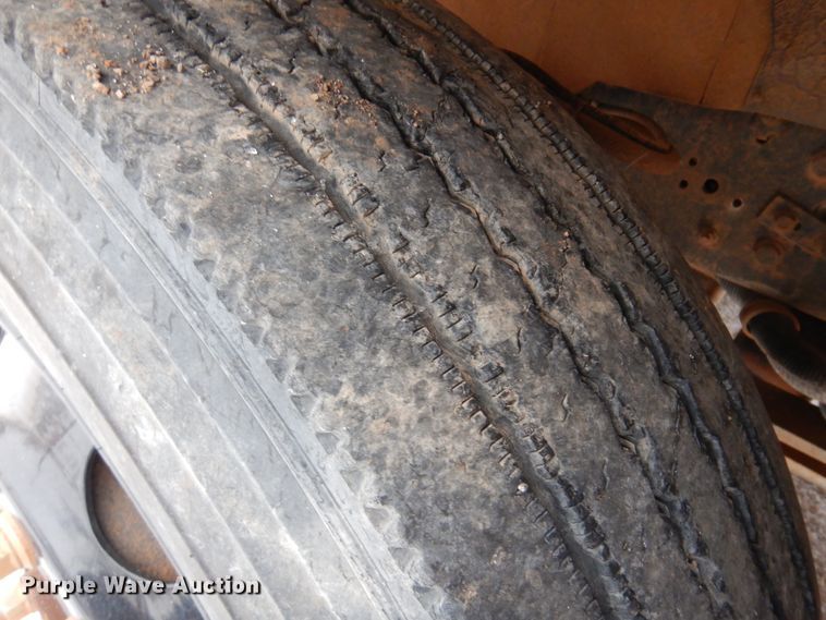 image for item DK4292 2001 Chevrolet T8500  bucket truck