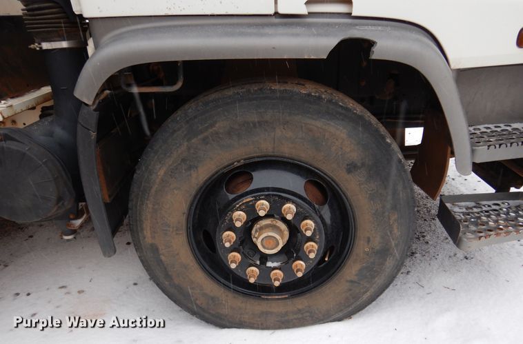 image for item DK4292 2001 Chevrolet T8500  bucket truck