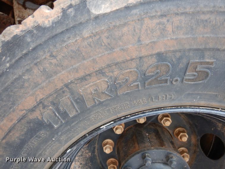 image for item DK4292 2001 Chevrolet T8500  bucket truck