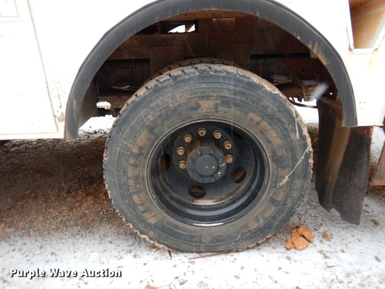 image for item DK4292 2001 Chevrolet T8500  bucket truck