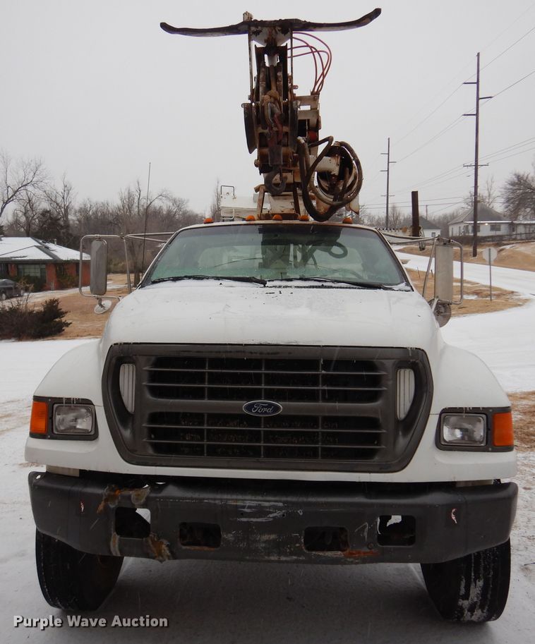 image for item DK4293 2001 Ford F750 Super Duty  digger derrick truck