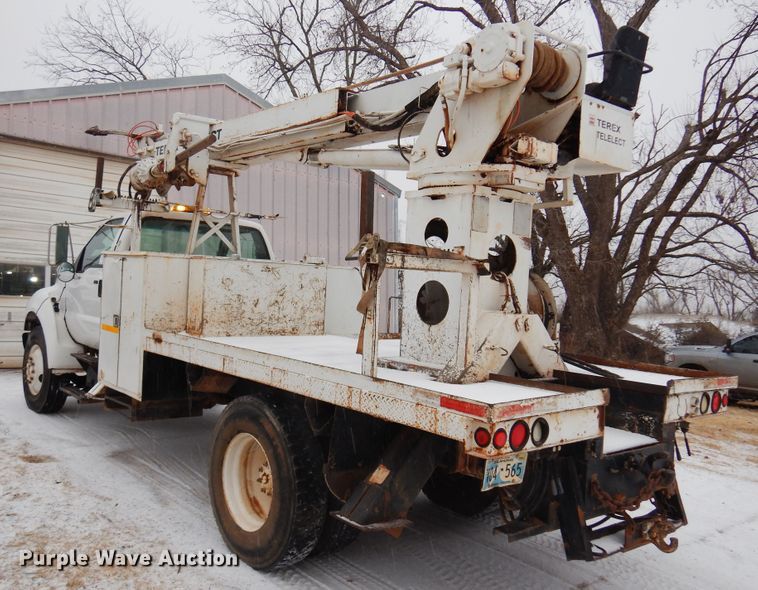 image for item DK4293 2001 Ford F750 Super Duty  digger derrick truck