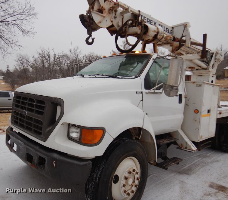 image for item DK4293 2001 Ford F750 Super Duty  digger derrick truck