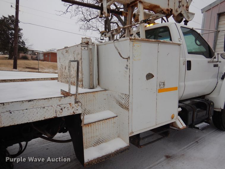 image for item DK4293 2001 Ford F750 Super Duty  digger derrick truck