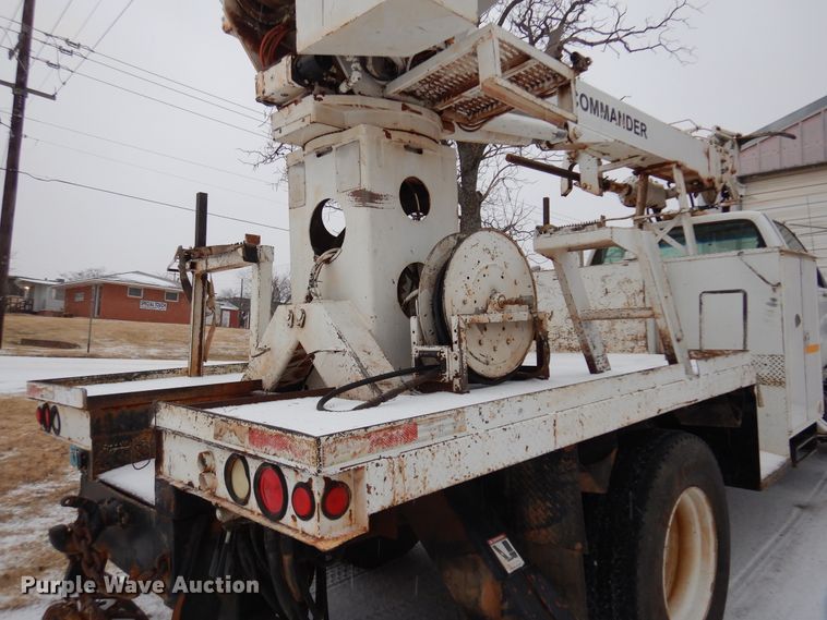 image for item DK4293 2001 Ford F750 Super Duty  digger derrick truck