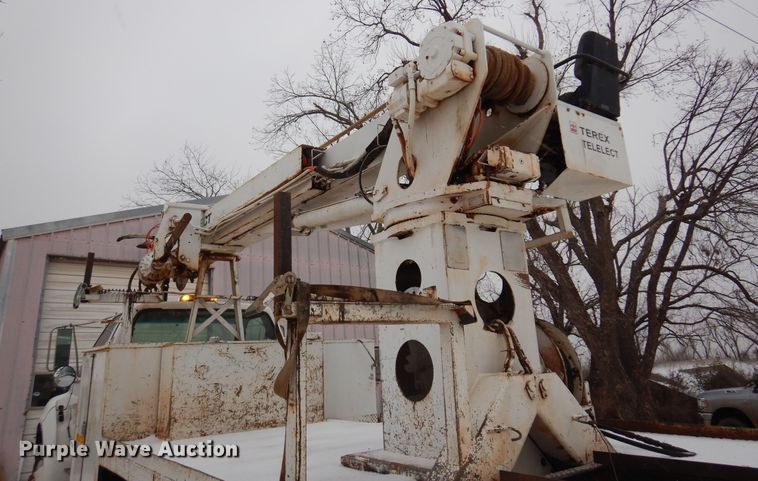 image for item DK4293 2001 Ford F750 Super Duty  digger derrick truck