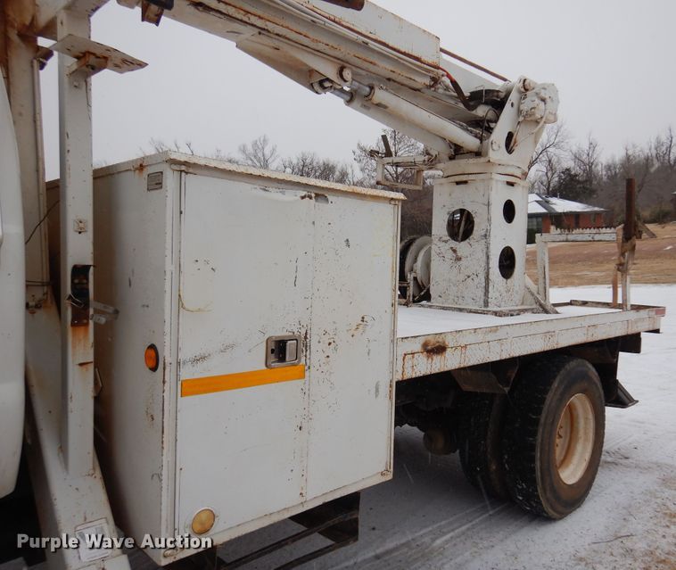 image for item DK4293 2001 Ford F750 Super Duty  digger derrick truck