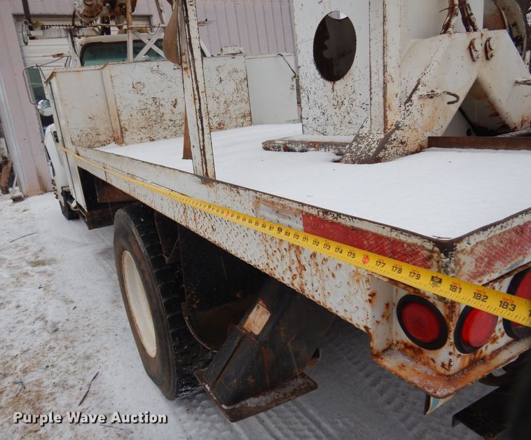 image for item DK4293 2001 Ford F750 Super Duty  digger derrick truck