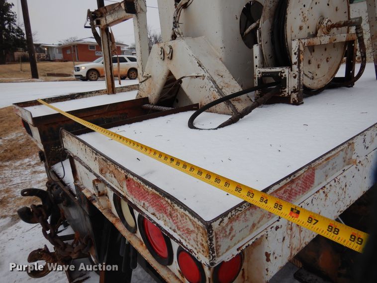 image for item DK4293 2001 Ford F750 Super Duty  digger derrick truck