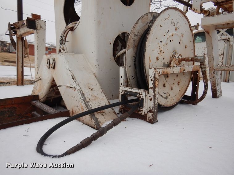 image for item DK4293 2001 Ford F750 Super Duty  digger derrick truck