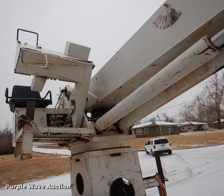 image for item DK4293 2001 Ford F750 Super Duty  digger derrick truck