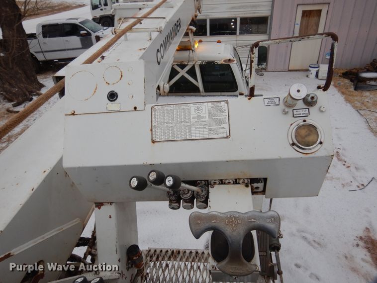 image for item DK4293 2001 Ford F750 Super Duty  digger derrick truck