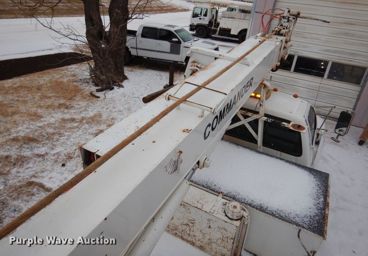 image for item DK4293 2001 Ford F750 Super Duty  digger derrick truck