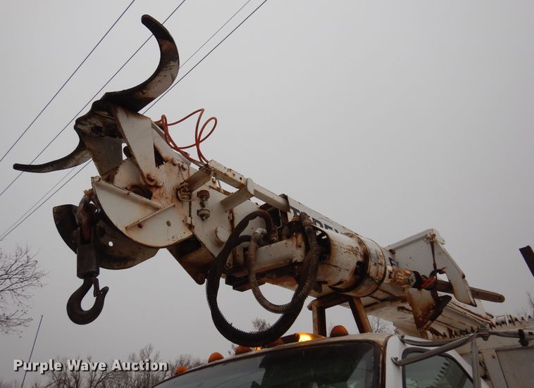 image for item DK4293 2001 Ford F750 Super Duty  digger derrick truck