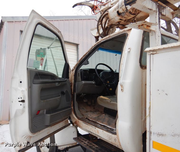 image for item DK4293 2001 Ford F750 Super Duty  digger derrick truck