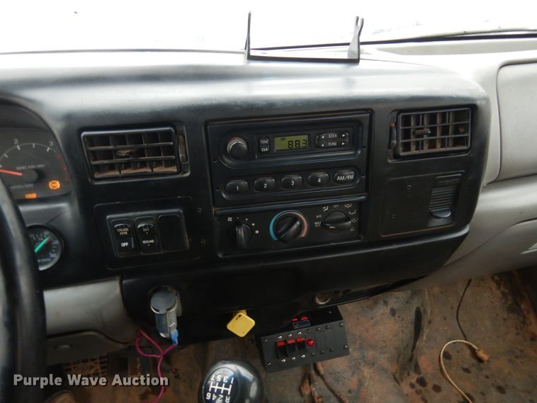 image for item DK4293 2001 Ford F750 Super Duty  digger derrick truck