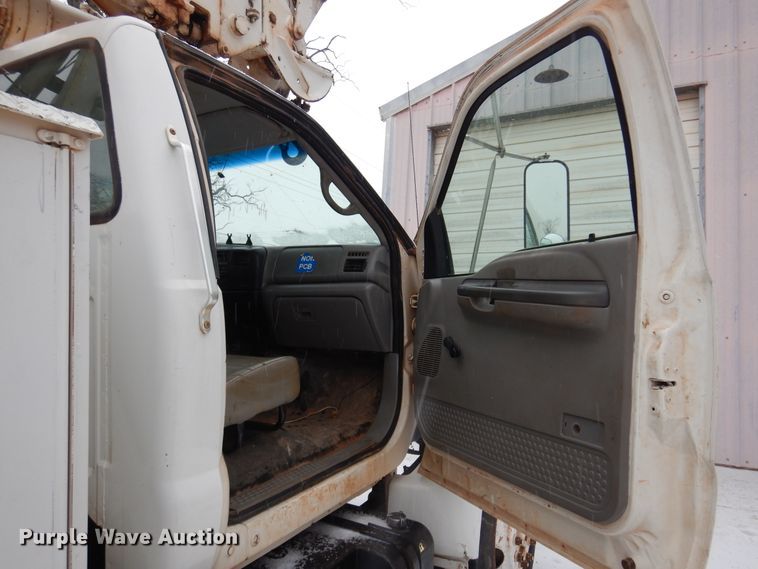 image for item DK4293 2001 Ford F750 Super Duty  digger derrick truck