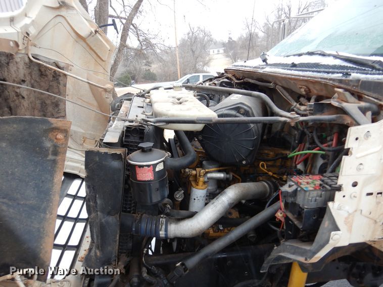 image for item DK4293 2001 Ford F750 Super Duty  digger derrick truck