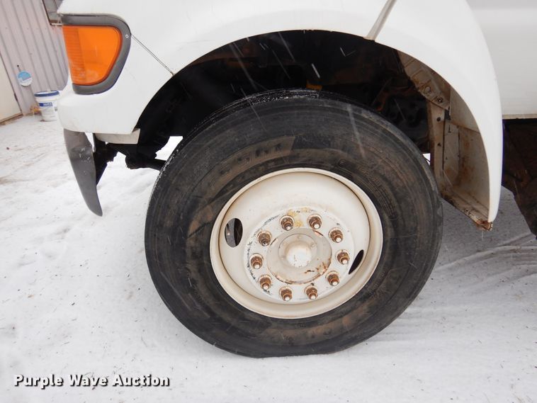 image for item DK4293 2001 Ford F750 Super Duty  digger derrick truck