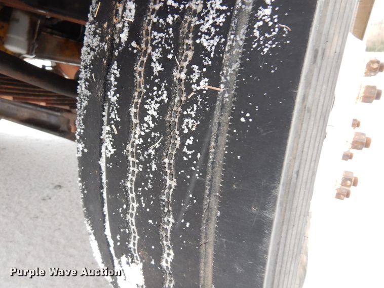 image for item DK4293 2001 Ford F750 Super Duty  digger derrick truck