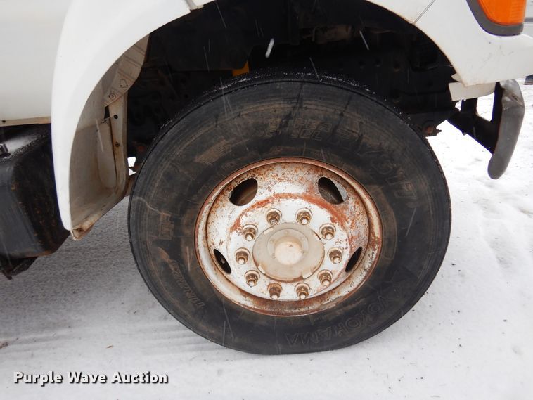 image for item DK4293 2001 Ford F750 Super Duty  digger derrick truck