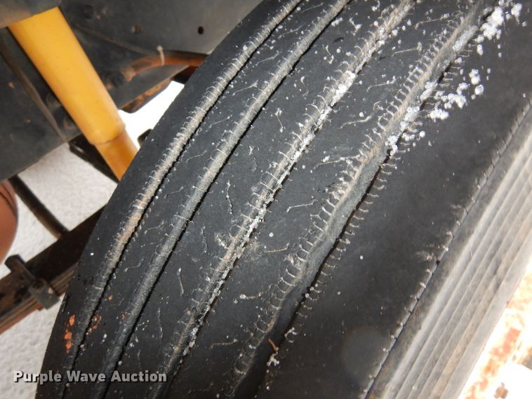 image for item DK4293 2001 Ford F750 Super Duty  digger derrick truck