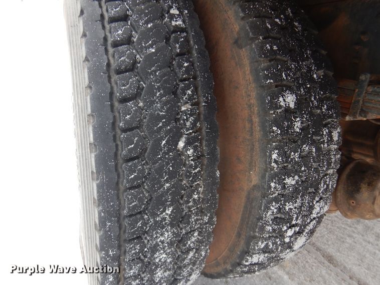 image for item DK4293 2001 Ford F750 Super Duty  digger derrick truck