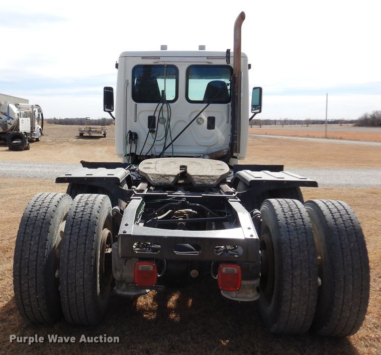 image for item DK4320 2015 Freightliner Cascadia 125  semi truck