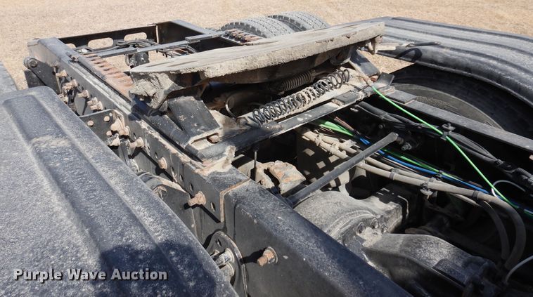 image for item DK4320 2015 Freightliner Cascadia 125  semi truck