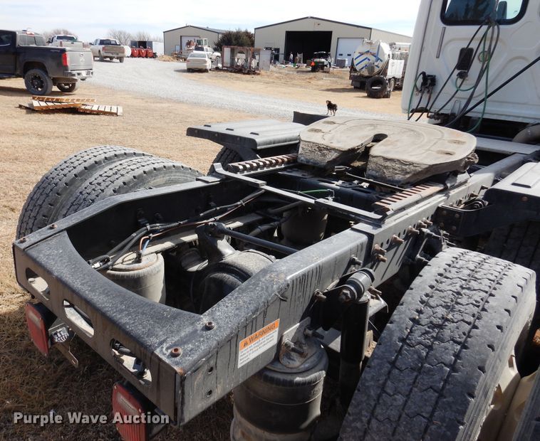 image for item DK4320 2015 Freightliner Cascadia 125  semi truck