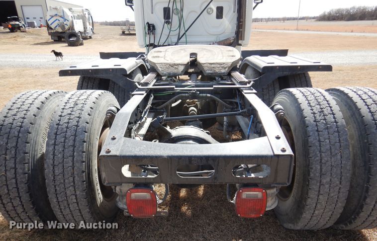 image for item DK4320 2015 Freightliner Cascadia 125  semi truck