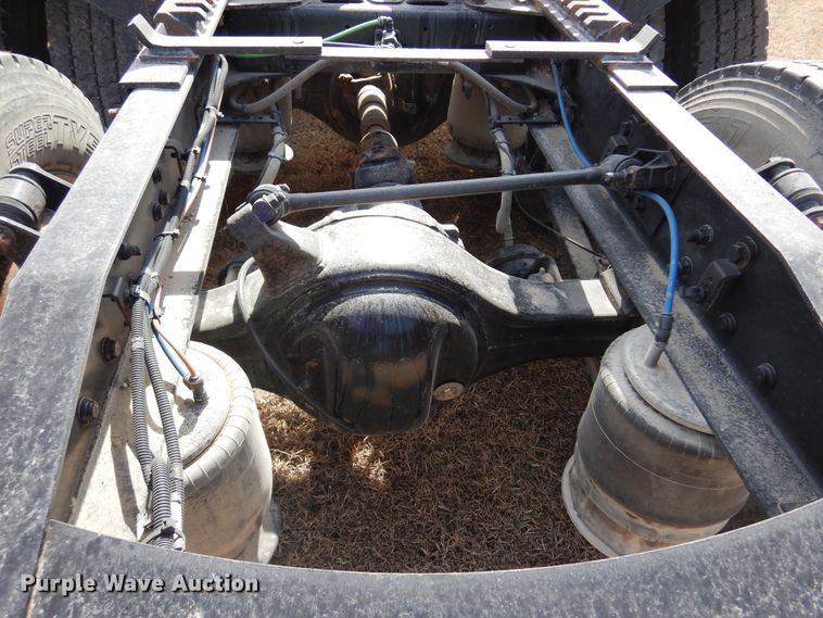 image for item DK4320 2015 Freightliner Cascadia 125  semi truck