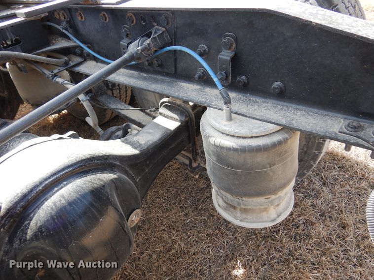 image for item DK4320 2015 Freightliner Cascadia 125  semi truck