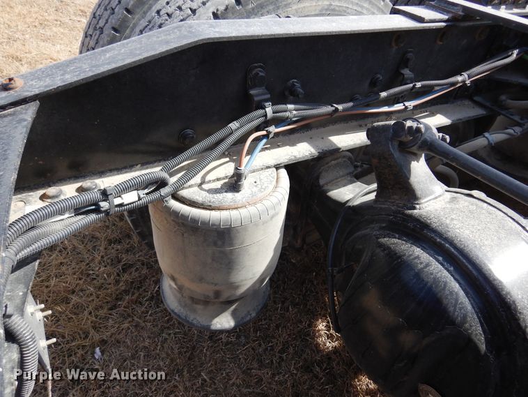 image for item DK4320 2015 Freightliner Cascadia 125  semi truck