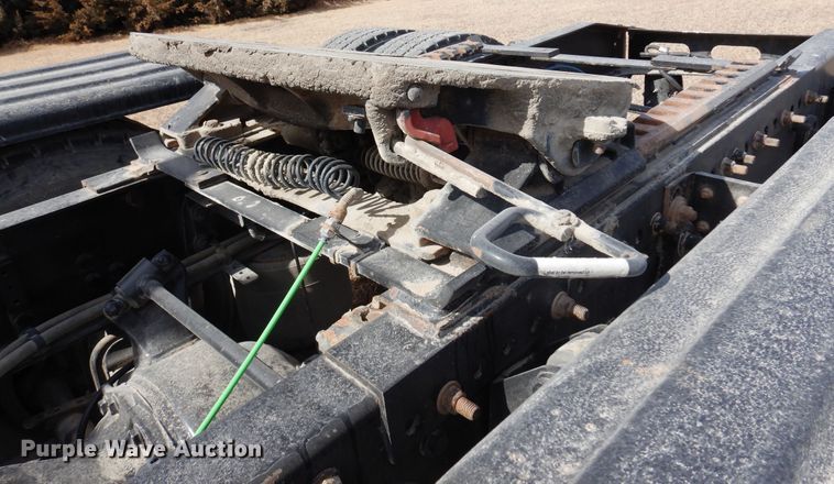 image for item DK4320 2015 Freightliner Cascadia 125  semi truck