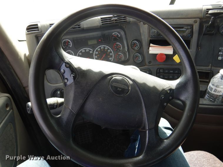 image for item DK4320 2015 Freightliner Cascadia 125  semi truck