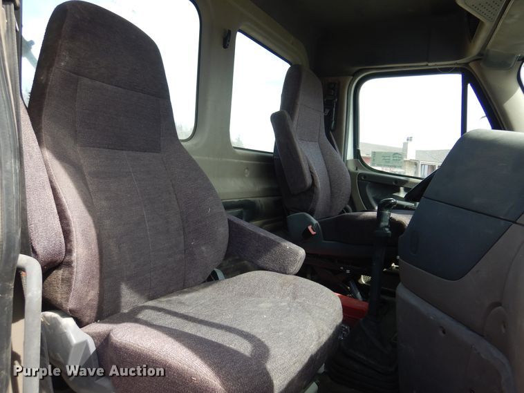 image for item DK4320 2015 Freightliner Cascadia 125  semi truck