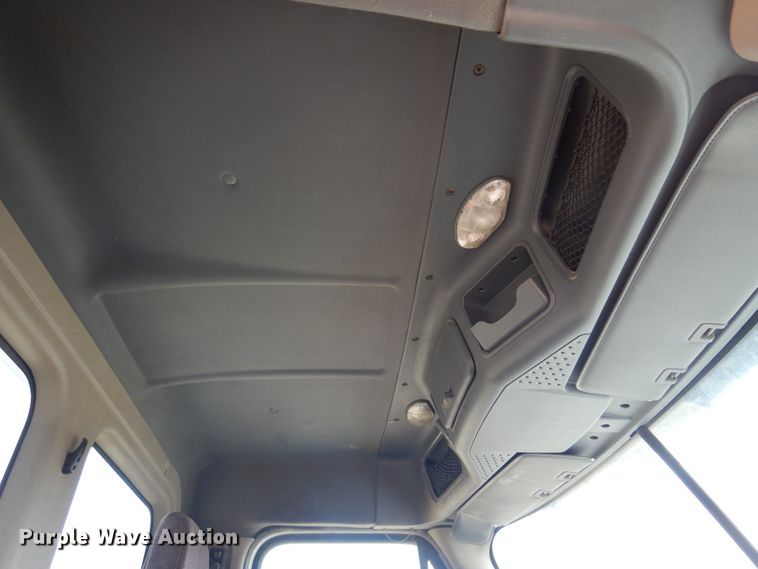 image for item DK4320 2015 Freightliner Cascadia 125  semi truck