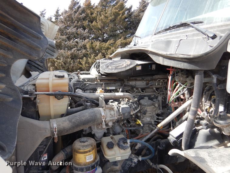 image for item DK4320 2015 Freightliner Cascadia 125  semi truck