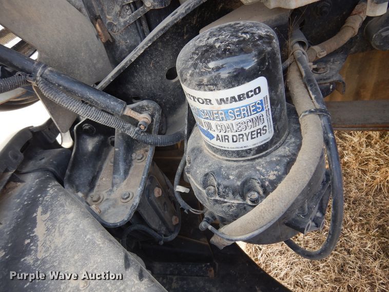 image for item DK4320 2015 Freightliner Cascadia 125  semi truck