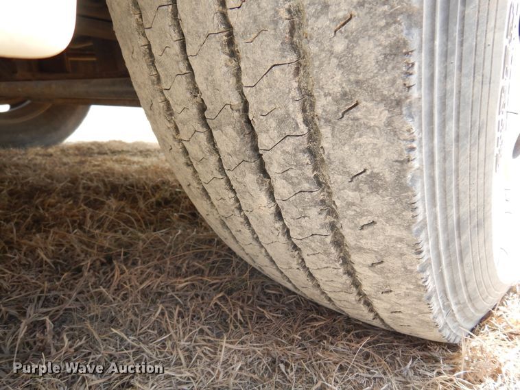 image for item DK4320 2015 Freightliner Cascadia 125  semi truck