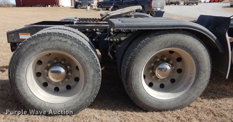 image for item DK4320 2015 Freightliner Cascadia 125  semi truck