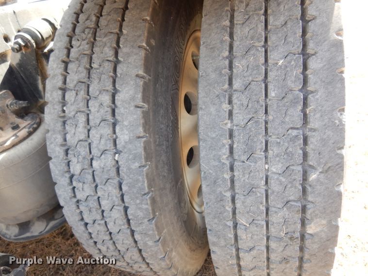 image for item DK4320 2015 Freightliner Cascadia 125  semi truck