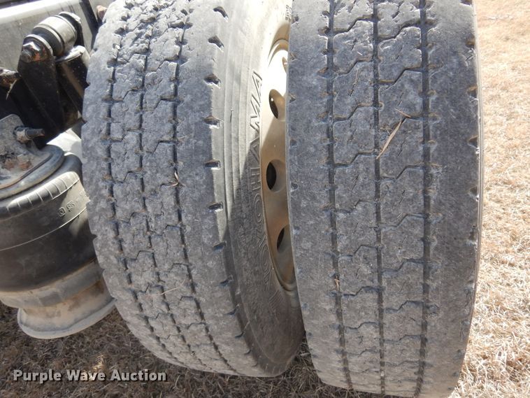 image for item DK4320 2015 Freightliner Cascadia 125  semi truck